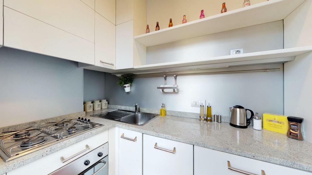 Design Apartment Near Duomo Square Milano Eksteriør billede