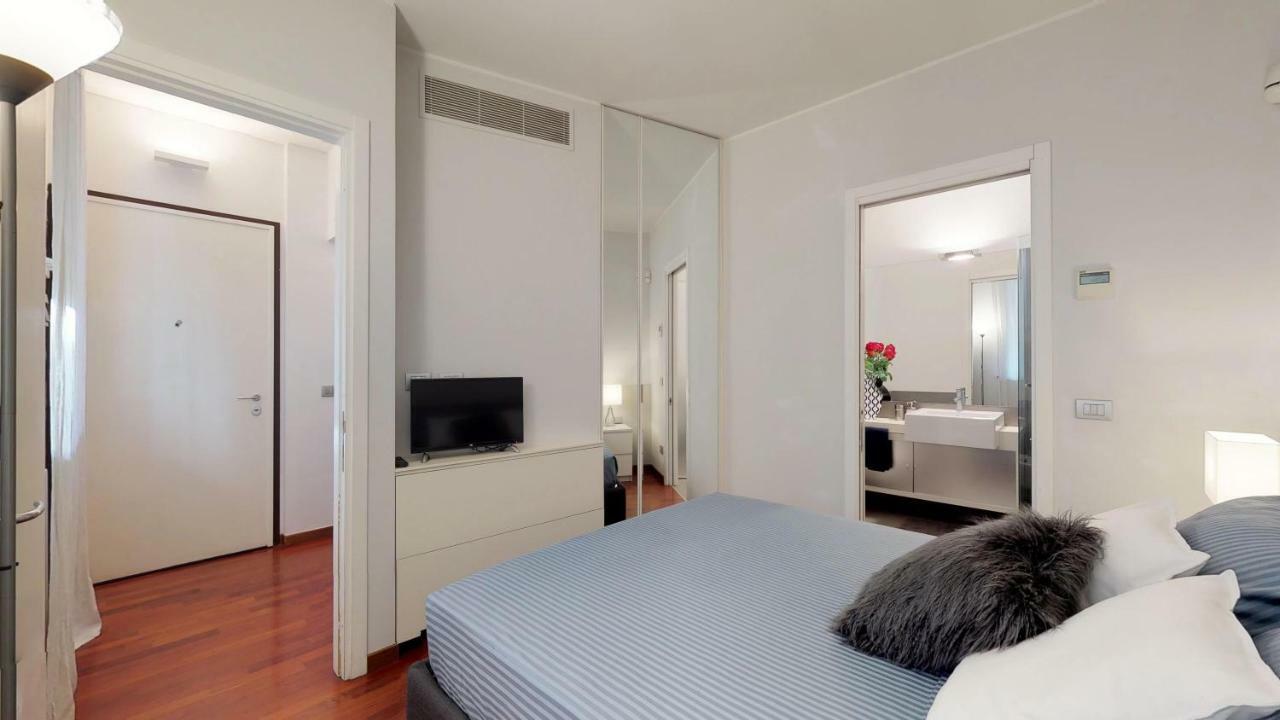 Design Apartment Near Duomo Square Milano Eksteriør billede