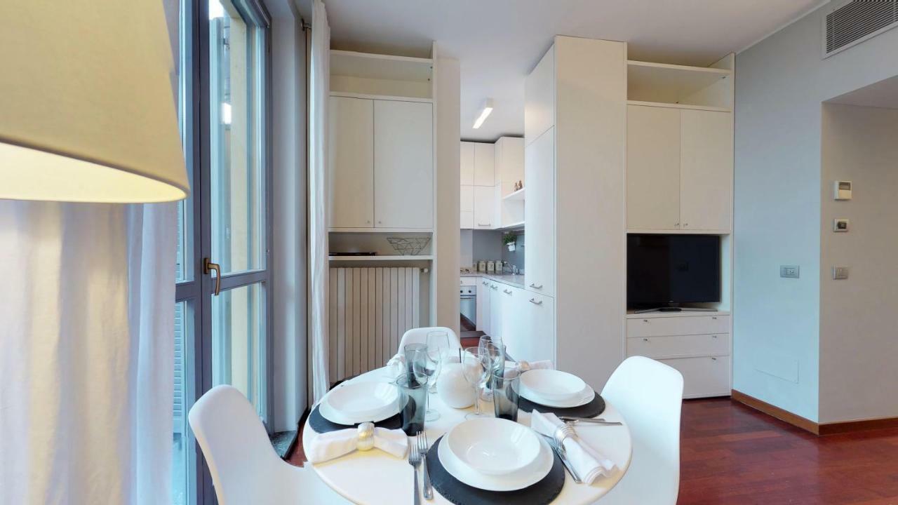 Design Apartment Near Duomo Square Milano Eksteriør billede