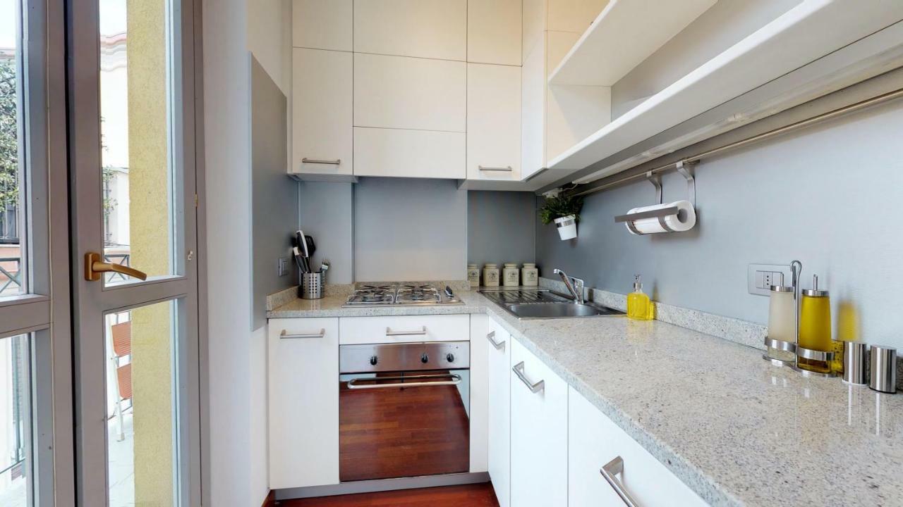 Design Apartment Near Duomo Square Milano Eksteriør billede